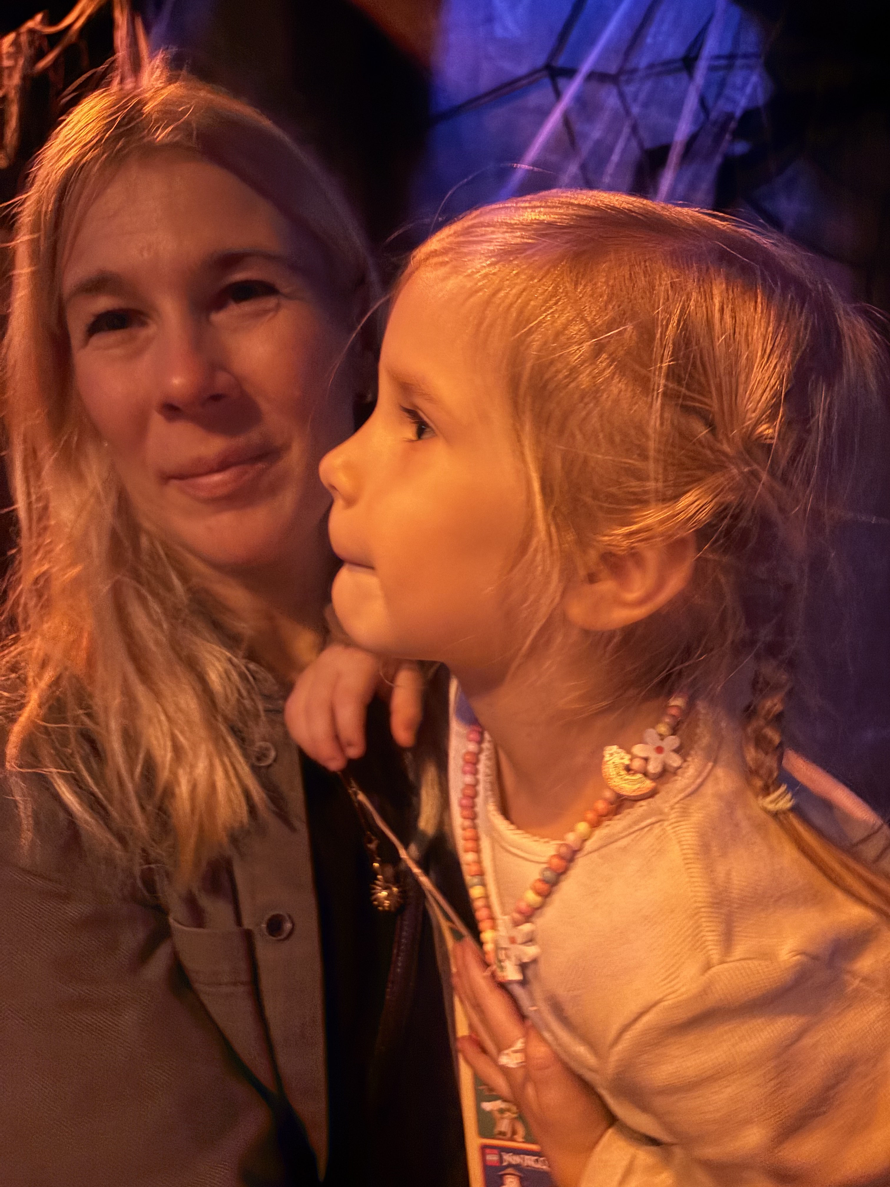 Mama mit kleinem M&auml;dchen